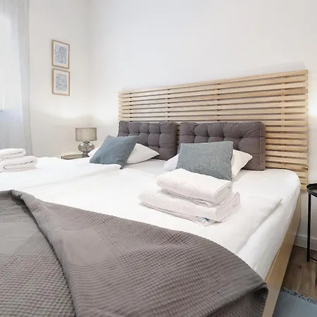 Feria 2 * Οπατία